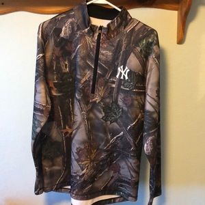 Men’s Majestic Medium quarter zip fleece pullover